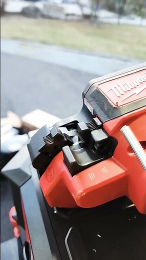 Milwaukee threaded rod M18 cutter review #milwaukeetool #M18 #3/8" threaded rod #18V #electrician