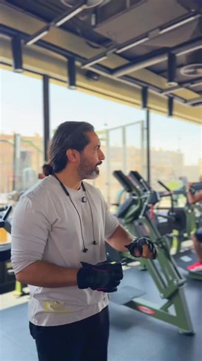 Vci on Instagram: "#compound and #closed_chain exercise! Are they the same ! Is every compound exercise a closed chain one ! This reel clarifies the difference and importance of such difference in both, a kinesiological and #functional sense !"