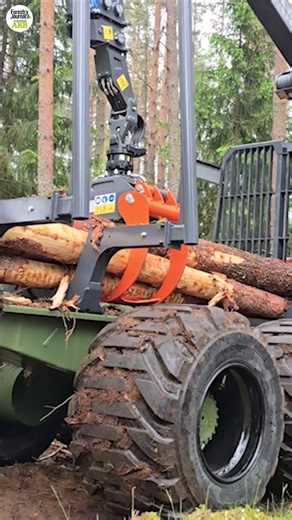 Getting behind the controls of Farma's LF8 forwarder with, er, mixed results 👀