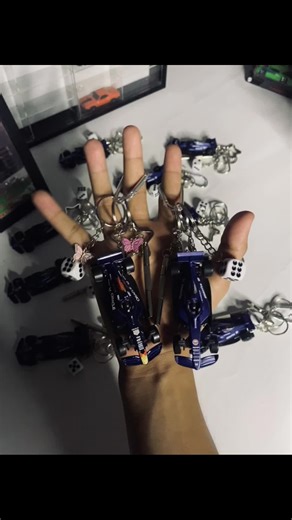 Kece Keychain Couple untuk Penggemar Hot Wheels