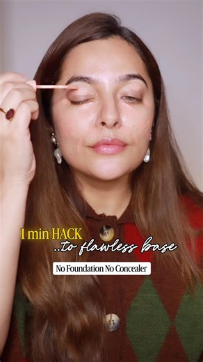 Try this 1 MIN HACK for FLAWLESS BASE😍 #makeuphacks