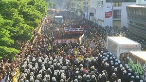 G-20 summit protests erupt in violence