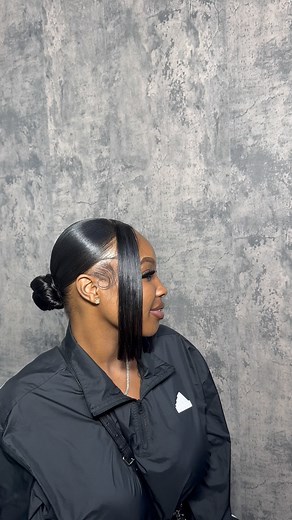 𝐊𝐀’𝐁𝐄𝐋𝐋𝐀 | 𝐌𝐢𝐚𝐦𝐢 𝐇𝐚𝐢𝐫𝐬𝐭𝐲𝐥𝐢𝐬𝐭 | Thank ya!!! NEAT & CLEAN 🤌🏽 ~ 𝑻𝒘𝒐 𝑩𝒂𝒏𝒈𝒔 𝑶𝒏𝒆 𝑲𝒏𝒐𝒕 𝑩𝒖𝒏 ~ Only (1) Sensual gold & black pack needed for this look ✨. Book AUGUST ❤️... | Instagram