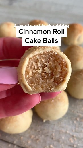 Delicious Cinnamon Roll Cake Balls Recipe