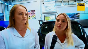 Das erste Mal elektrisch: Wir haben Azubis von ADAC und Renault auf Testfahrt mit dem Renault ZOE geschickt 🤓🔋👌 Ihr wollt auch eine kostenlose Probefahrt machen? So geht's => bit.ly/adac_probefahrtzoe | ADAC