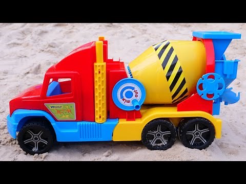 Você conhece o caminhão betoneira de brinquedo? História para crianças com brinquedos animados