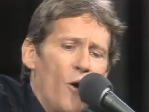 Levon Helm performing "Rag Mama Rag" with the Letterman Band in January, 1983. Levon was scheduled to appear on the show on January 6, 1983 but he never showed up. A week later, on January 11, Levon finally arrived and apologized for his no-show the previous week because of a fire that had destroyed his truck. #LevonHelm #DavidLetterman #MusicHistory | The Band: A History