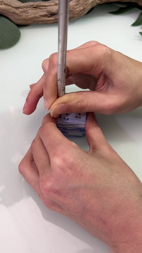 Sculpting Faux Agate Earrings from Translucent Polymer Clay Want a detailed tutorial? Find it on Jessama Tutorials Youtube channel: https://youtu.be/zj7CtqjHybs | Jessama Tutorials