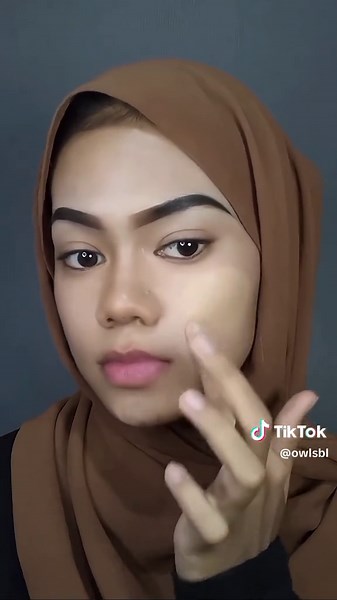 Tutorial Makeup Latina untuk Pemula: Bentuk Wajah, Alis, dan Lipstik