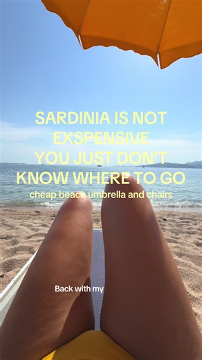 10 € umbrella & 10€ chair placed wherever i want on this beach! i like to be right in front of Boutique del Mar because it’s less crowded but still beautiful. Truly feels like you’re surrounded by locals. Just me & all the older italians & sardinians who don’t want to spend all our money on a fancy beach club but want to be directly on the beach, next to a good restaurant for lunch, and in walking distance of a bar! more places like this at the link in my bio🩵 #sardinia #sardegna #sardiniatrave