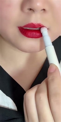 Perfect Red Lip Tutorial ❤️ #RedLipstick #GlamLook