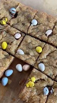 Mini Cadbury Egg Bars Recipe - #easter #easterrecipes #cookiebars