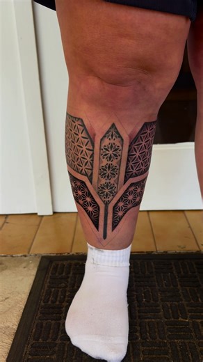 Slowly chipping away at this leg tattoo for @Justlaughplease absolutely love doing this style and can’t wait to add more #tattooapprentice #tattoo #adelaidetattoo #adelaidetattoos #geometrictattoo