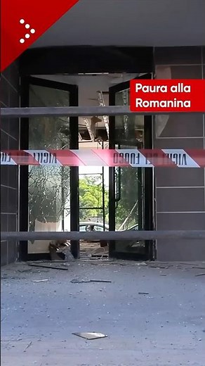 Fear in Rome: an explosion at the entrance to an apartment building in Romanina: "An incredible b...