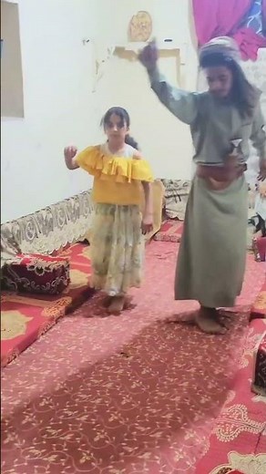 Yemeni girl and her father steal the show with synchronized Razhi dance! 🇾🇪🔥 #shorts #trending