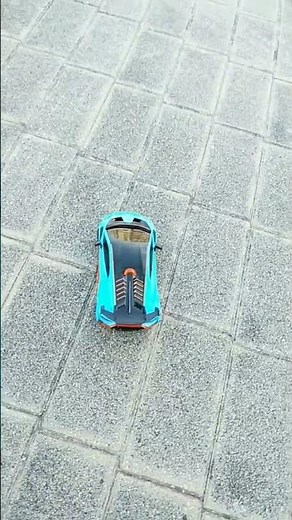 時速１００キロの改造ラジコンカーの驚愕の速さ！