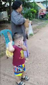 PP..so talented..holding a bunch of bananas..waiting to give alms..Amen!!