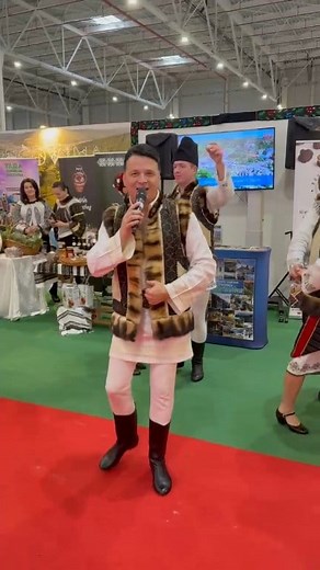 A fost spectacol la standul Bucovinei, al Consiliul Județean Suceava. Hai în #Bucovina! | Ansamblul Artistic "Ciprian Porumbescu"