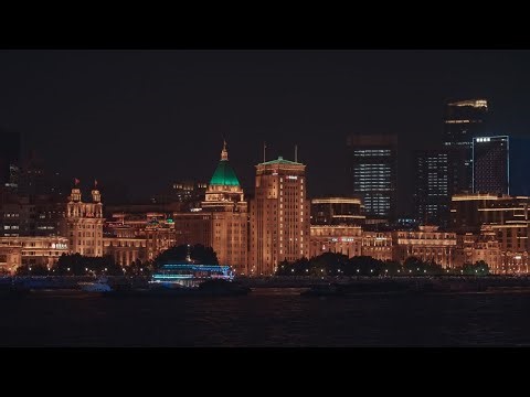 Shanghai at Night: One-Minute Huangpu River Cruise & Stunning City Lights | 上海夜色：一分钟黄浦江游轮，领略璀璨夜景