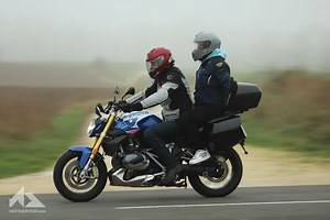 Vidéo BMW R 1250 R 2023 : elle cache drôlement bien son jeu !