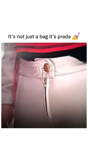 ishimwe moise on Instagram: "Follow @onlymovies511 for more! 🎥 "White Chicks" (2004) is an American crime comedy film directed by Keenen Ivory Wayans. The movie follows two FBI agents who, after a botched bust, are forced to go undercover as two spoiled, blonde socialites to prevent a kidnapping. The film centers on brothers Kevin and Marcus Copeland, who, after a high-profile case goes wrong, are given a seemingly simple assignment: to escort the rich and famous Wilson sisters to a party in th