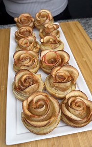 Impress your guests with this amazing edible apple flowers I used apple and puff pastry to make these beautiful and delicious edible flowers | Cirqnamics