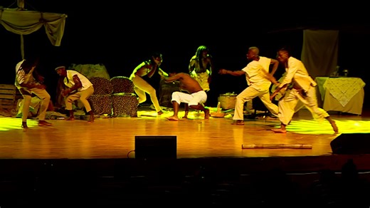 Música, dança e moda marcaram a estreia do Musical Nossa História em Cabo Verde - RTP África