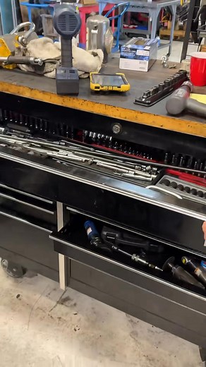 1.3K views · 21 reactions | Tools and Shops. Mechanics spend their life building them up [7450310832174501162] #enginebuilding #autorepair #autoshop #enginebuild #enginer | ThyA | Facebook