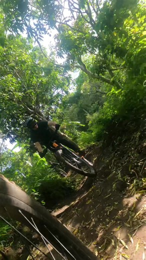 Nada mejor para un sábado por la mañana #mtb #mtblife #mtbforyou #saltos #elsalvador🇸🇻 #friends #team #trailwolvesmtb @scabreras @Alberto Martinez @Fredy chinchilla