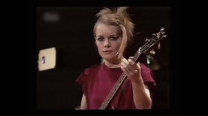 15K views · 292 reactions | Qu'est-ce que c'est? In honor of her birthday, we took a look at the incredible bass stylings of the great Tina Weymouth. https://goo.gl/MVwdBu | reverb.com | Facebook