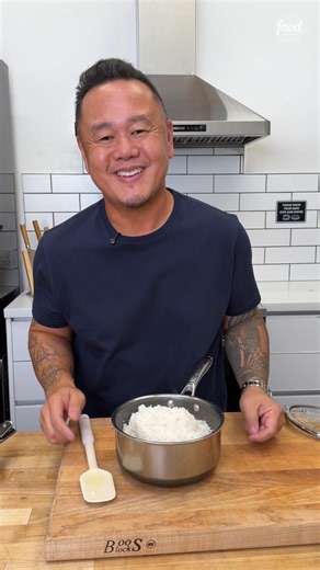 Chef Jet Tila's technique guarantees PERFECT jasmine rice every single time 🍚 (Just remember the 1:1 ratio!) Watch a new episode of #ReadyJetCook on Food Network's YouTube ➡️ https://youtu.be/6BccdIC_EkM | Food Network