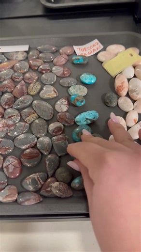 Today only! February 25, you have 40% discount on all natural crystal cabochons. stonemania.ro