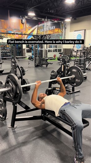 Why I Prefer Incline Bench Press Over Flat Bench