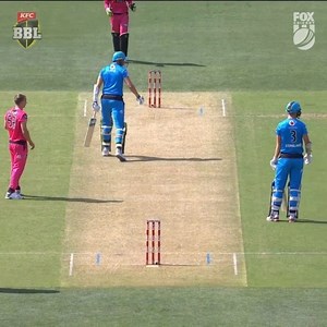 4M views · 5.4K reactions | Fast bowlers batting together 臘‍♂️臘‍♂️ This was always going to end up as a Bucket Moment | BBL | Facebook