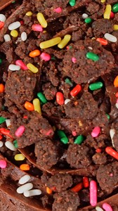 We've got the key to a perfect week right here 💚 Feb 17–22 👇 🟰 WAFER FT. KIT KAT® (NEW) A classic cookie filled with crunchy KIT KAT® pieces, topped with a pool of milk chocolate and more deliciously crushed KIT KAT® pieces. 💚 KEY LIME PIE COOKIE A refreshing, zesty lime filling in a buttery graham pie cookie, topped with whipped cream, graham cracker crumbs, and a fresh lime wedge to squeeze on top. 🥛 TRES LECHES CAKE A light, fluffy vanilla cake soaked in a classic tres leches sauce, topp