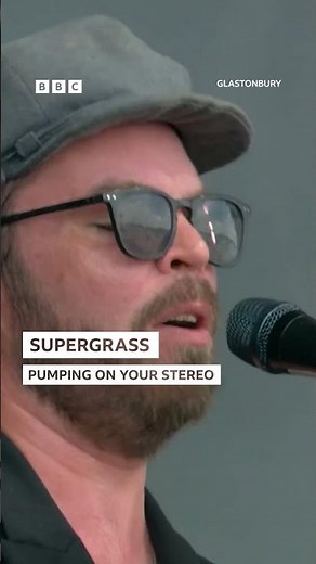 SUPERGRASS pumping on your stereo aka the PYRAMID STAGE at GLASTONBURY 🧡
