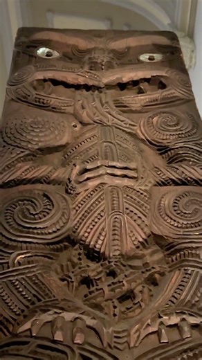 Carved Māori Poupou / Ngati kahungunu Iwi ( Tribe) - Australia Museum | Sydney City .