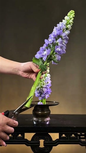 Master the Art of Chinese Flower Arrangement - Learn with the Great Flying Swallow