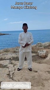 Maenpo Cikalong adalah salah satu aliran pencak silat yang berasal dari Cianjur, Jawa Barat. Didirikan oleh Rd. H. Ibrahim Jayaperbata. Jurus dasarnya terlihat sederhana namun di balik itu terdapat kaidah dan filosofi yang dalam. #pencaksilat #maenpo #mancika #garispaksi #abahgending #jangkauanluas | Gending Raspuzi