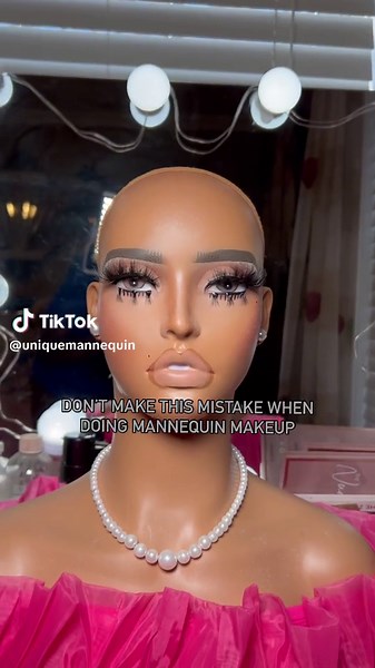 The BIGGEST mistake you could make when doing mannequin makeup is using to much product! Unlike real skin, mannequins don’t have pores or warmth, making blending tricky. Excess makeup just sits on the surface, refusing to cooperate.🙄 My solution? Take it slow! Applying a little makeup at a time ensures smoother results and saves time on blending and fixes. Want to learn more? download or virtual class on 4/30 for all the insider