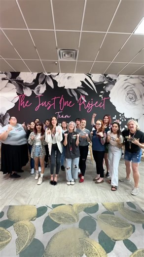 What does @thejustoneprojectlv aim to do? To increase access to food, resources, and services to build a stronger, healthier, and more connected community. 🩷 Since founding The Just One Project in 2014, it has become one of the fastest-growing nonprofit organizations in southern Nevada because of the support of our community partners and volunteers. 🤝🏽 The Just One Project’s mission is to connect the community through giving back. Through its mission, The Just One Project successfully connect