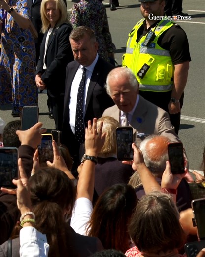 The King has been greeted with sunshine and big crowds in St Peter Port! ☀️ His Majesty met islanders after this morning’s special States sitting on the seafront 👋 | Guernsey Press
