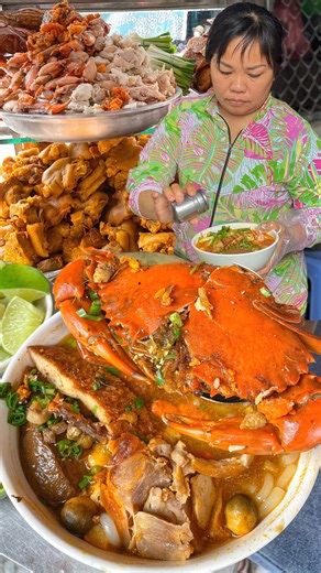 1.4M views · 18K reactions | Mê xỉu xe Bánh Canh Cua nguyên con 170 cành đầy gạch bán vỉa hè ở quận 11 | Địa điểm ăn uống | Facebook