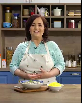 Reteta de pui cu smantana si ciuperci este una simpla, usoara si foarte gustoasa. Vezi aici reteta: https://jamila.ro/pui-cu-smantana | JamilaCuisine