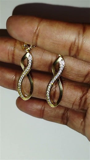 Sparkly infinity earrings for everyday wear #earrings #jewellery