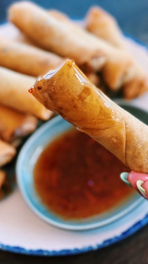 Tiffy Cooks 🥟 Easy Recipes on Instagram: "I shared my story a few weeks ago about my struggle with anxiety; I got so many DMs that many of you also relate or know someone that struggles with it. I am not a specialist by all means, but I wanted to share my story as I know how lonely and confusing it can be. Here are 4 things I do whenever I get overwhelmed :) Remember, you are NOT ALONE, you got this. Vegetarian Spring Rolls linked in bio #anxiety #mentalhealthawareness #mentalhealth #cooking #s