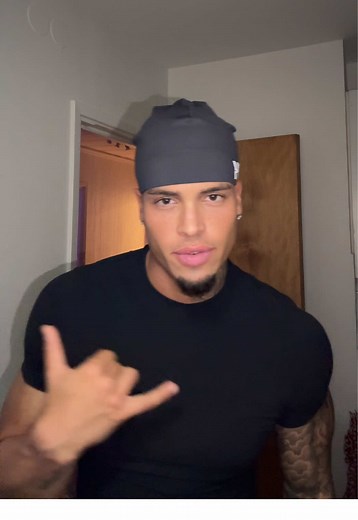 Cozmo Teaches How to Dougie with Marlon