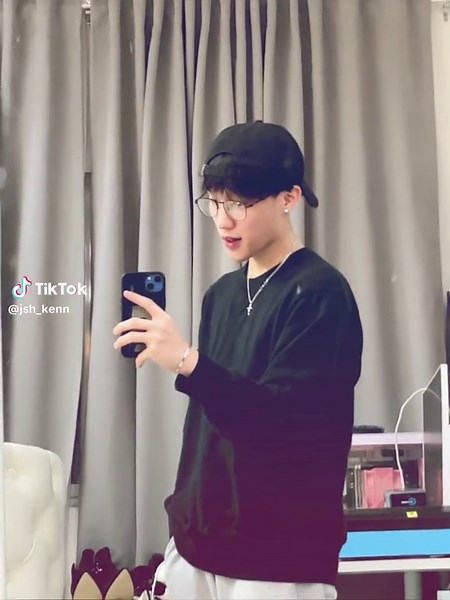 Creative Mirror Photography Ideas for Your Next Shoot