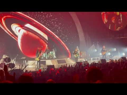 WEEZER Performs DOPE NOSE With TROUBLEMAKER Chorus at the Kia Center in Orlando, FL Sept. 20, 2024
