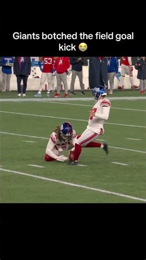 Giants' Younghoe Koo botches field goal attempt😭 #nfl #shorts